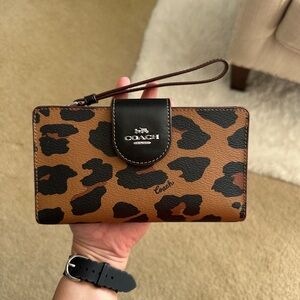 Coach Tech wallet Brown and Black Leopard Print Wristlet Wallet. NWOT